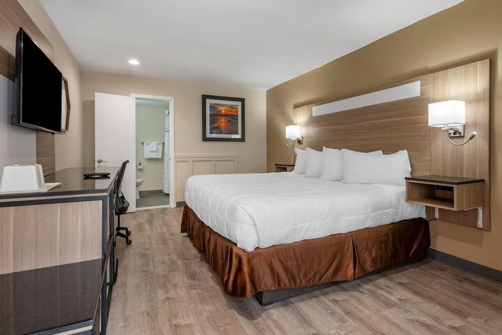 Coastal Inn by Beach and Boardwalk