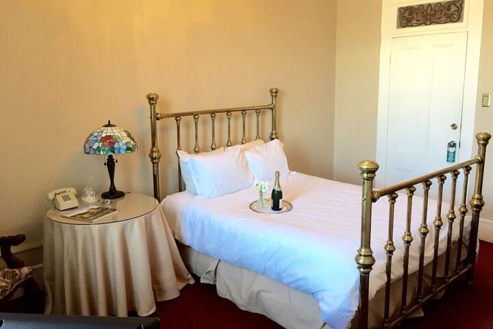 Room 17 of 44
