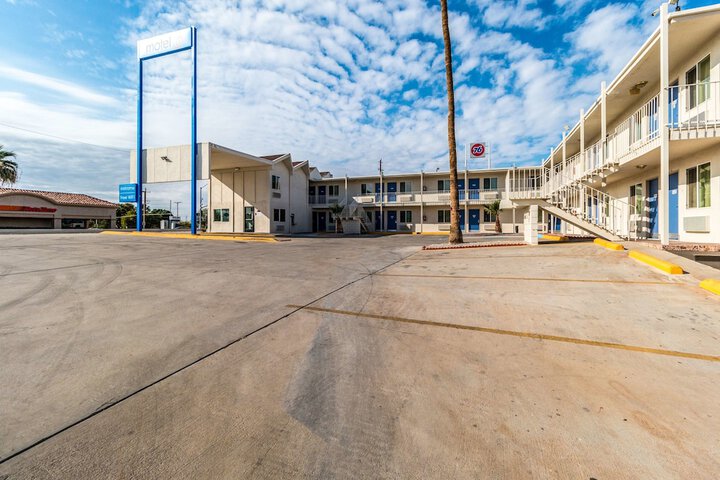 Hotel 8 of 68