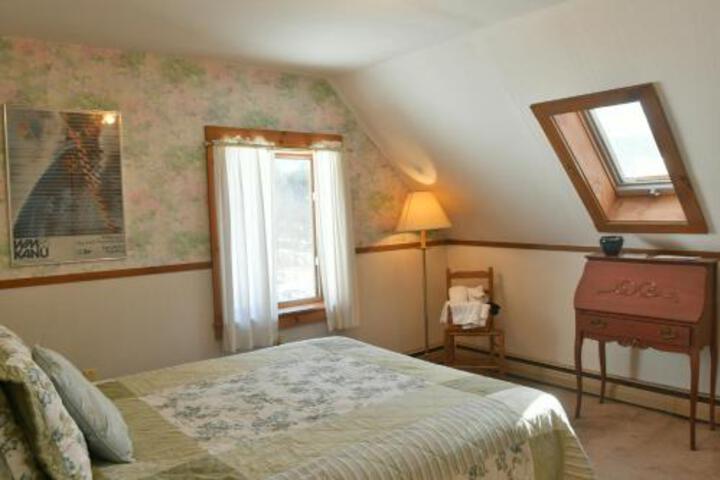 Hawk Mountain Lodge