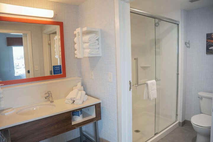 Hampton Inn & Suites Erie Bayfront