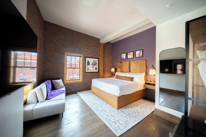 The Horton Hotel and Rooftop Lounge