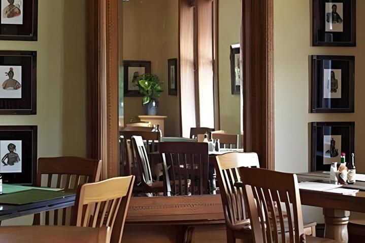 HOTEL FREDERICK - BED AND BREAKFAST