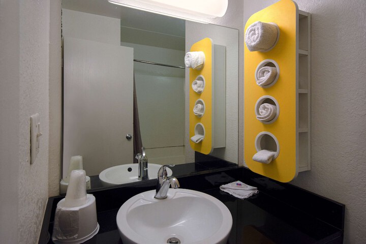 Room 15 of 27