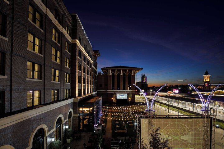 Hotel 4 of 99