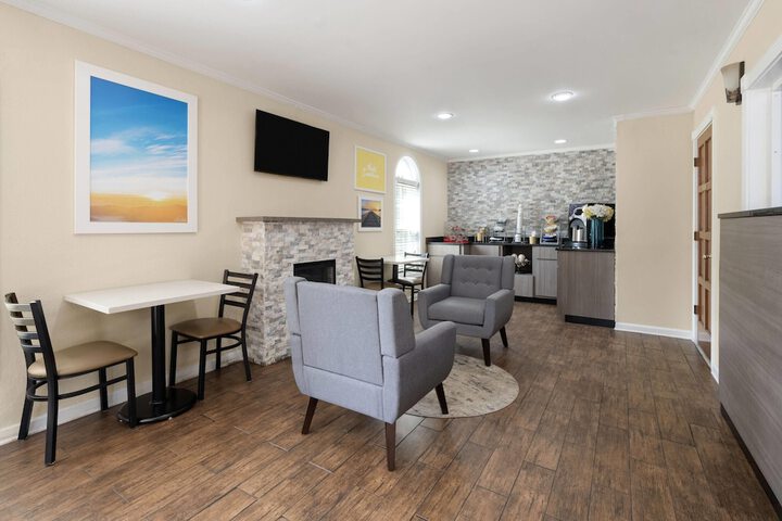 Days Inn by Wyndham Canton