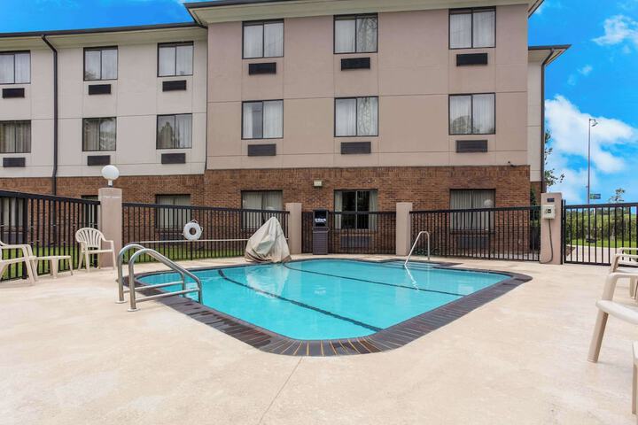 Pool 4 of 27