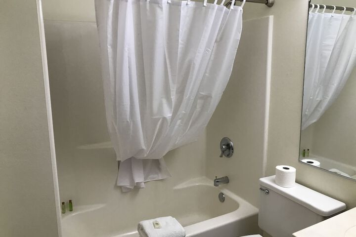 Room 9 of 10