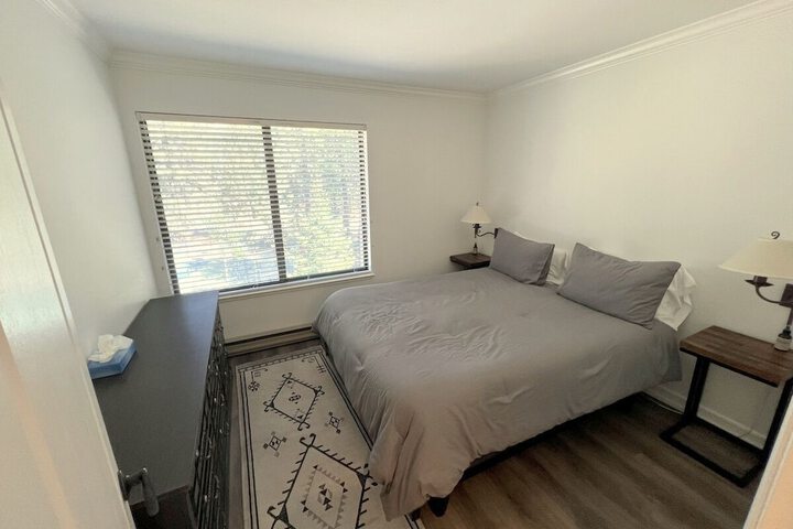 Room 7 of 9
