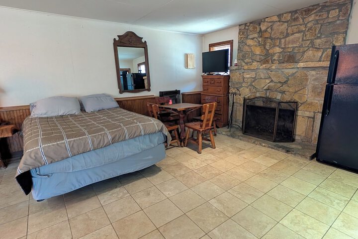 Cedarvale Cabins at Turner Falls