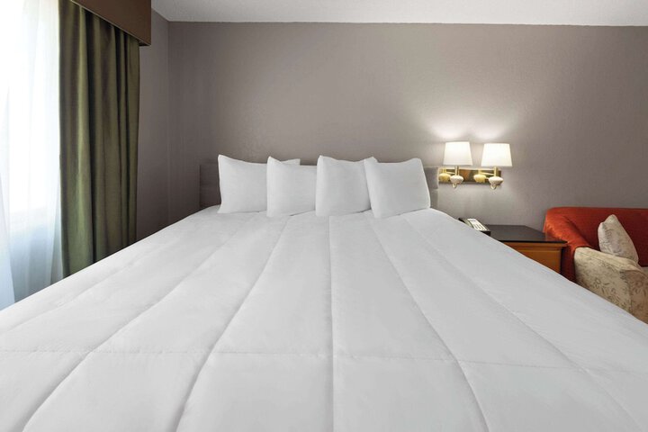 Travelodge by Wyndham Redwood Falls