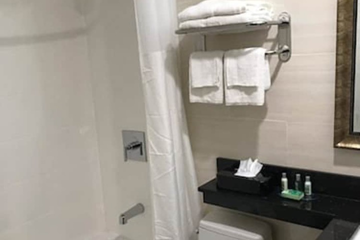 Room 9 of 13