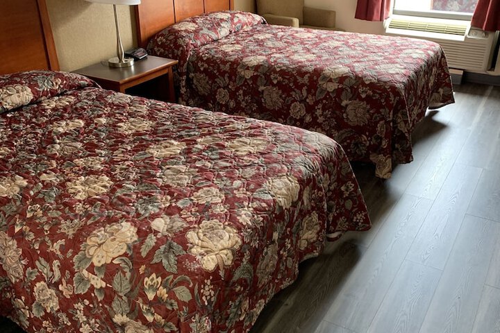 Room 7 of 9
