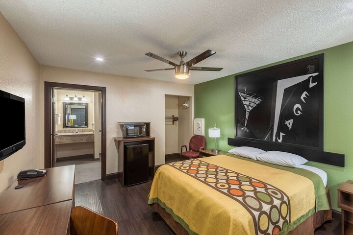 Room 16 of 22
