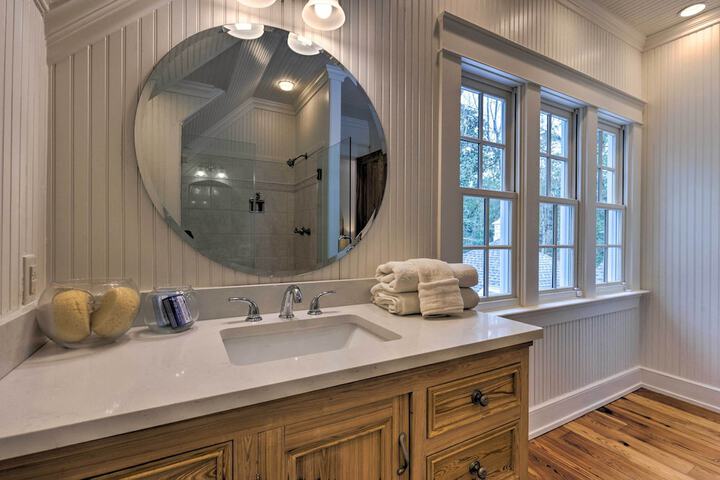 Luxe Fairhope Home w / Covered Patio: Walk to Bay