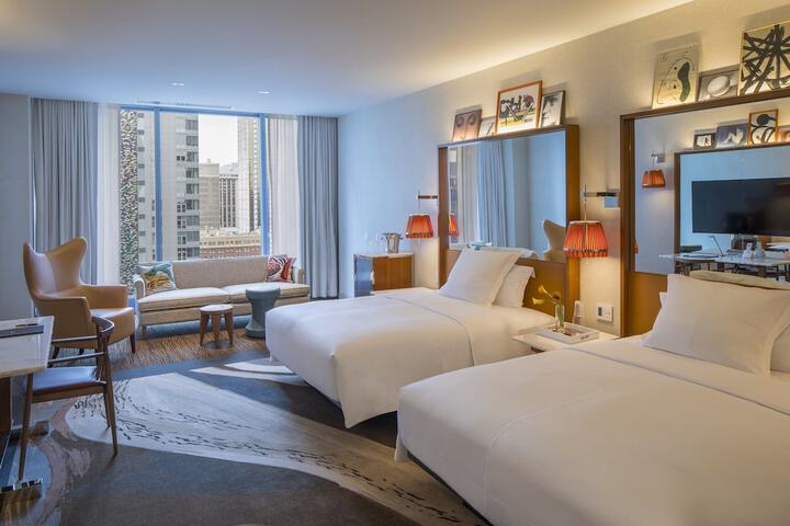 Room 45 of 142