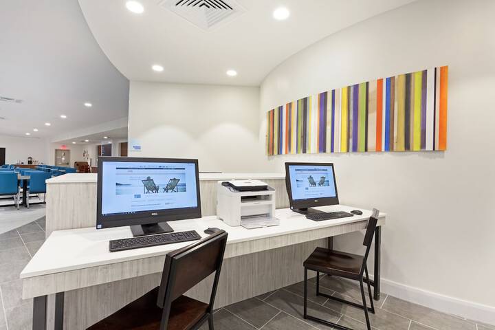 Holiday Inn Express & Suites Panama City Beach - Beachfront by IHG