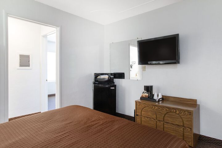 Room 10 of 34