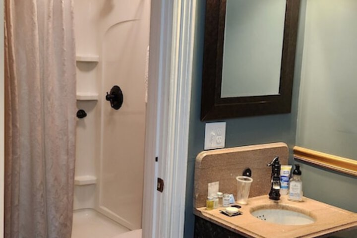 Oaklawn Inn LLC