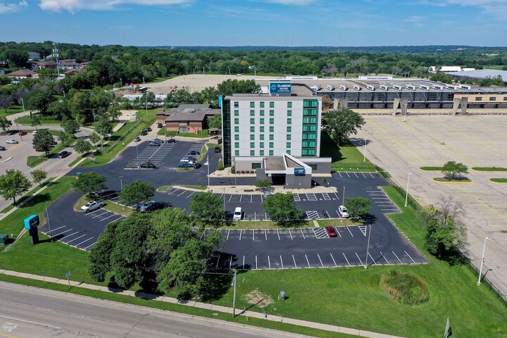 Hotel 2 of 65