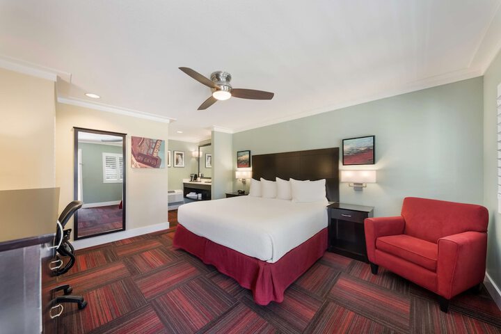 Room 19 of 38