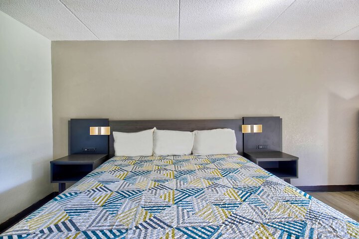 Room 18 of 25