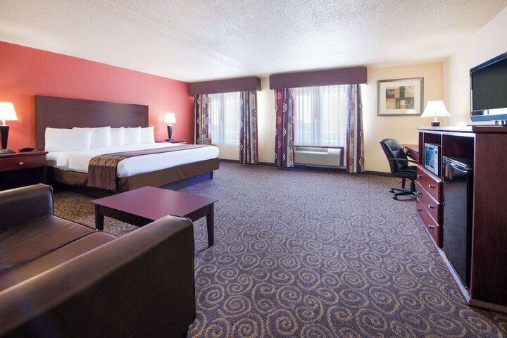 Room 25 of 48