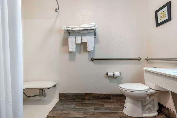 Room 16 of 28