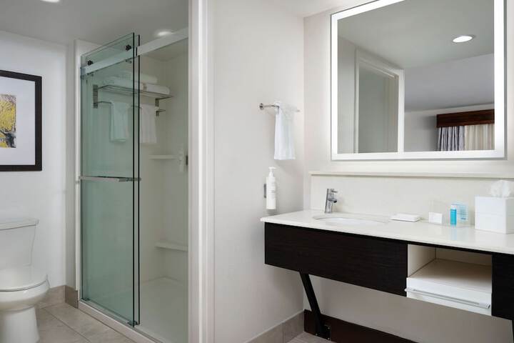 Room 35 of 62