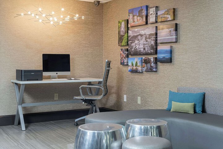 Business Center 22 of 22