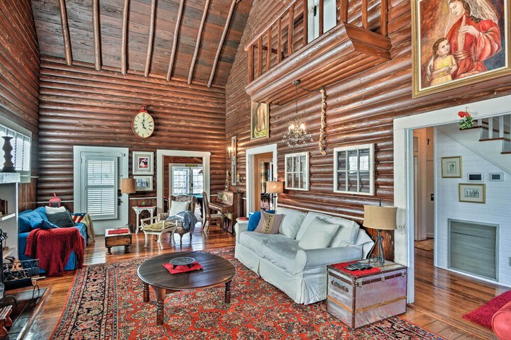 Lakefront Florida Retreat - Pool Table & Boat Dock