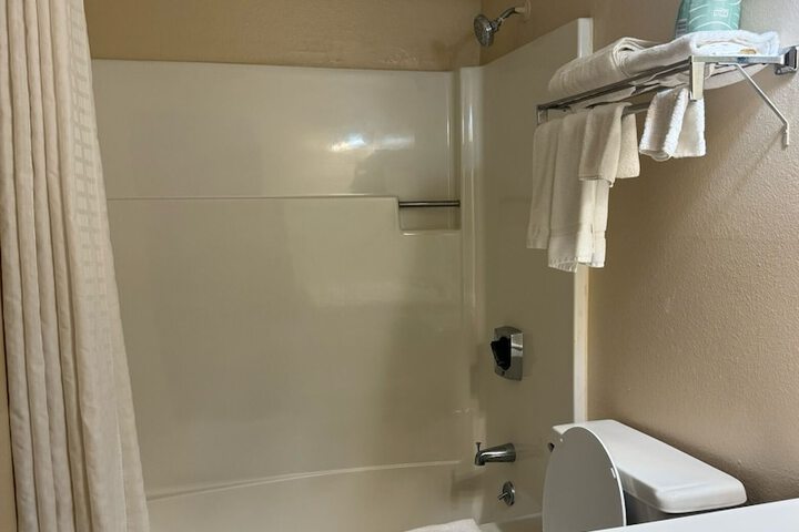 Room 9 of 16