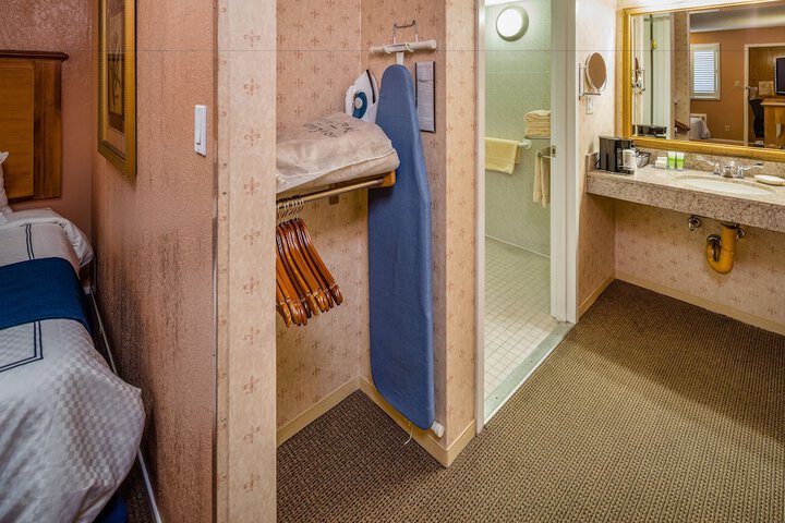 Room 35 of 47