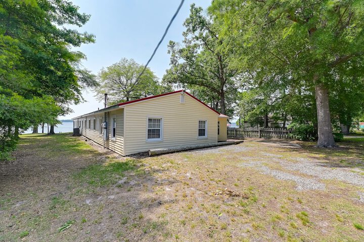 Riverfront Edenton Condo w / Porch & Water Views!