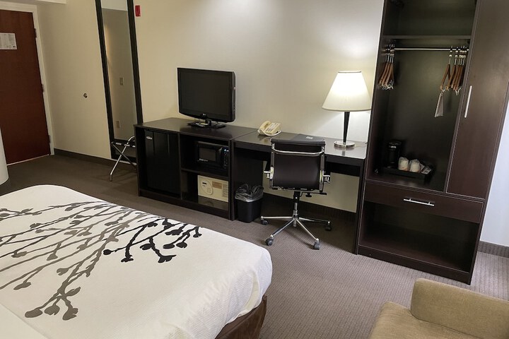 Room 52 of 86