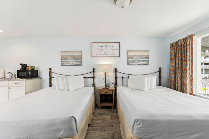 Daytona Inn & Suites