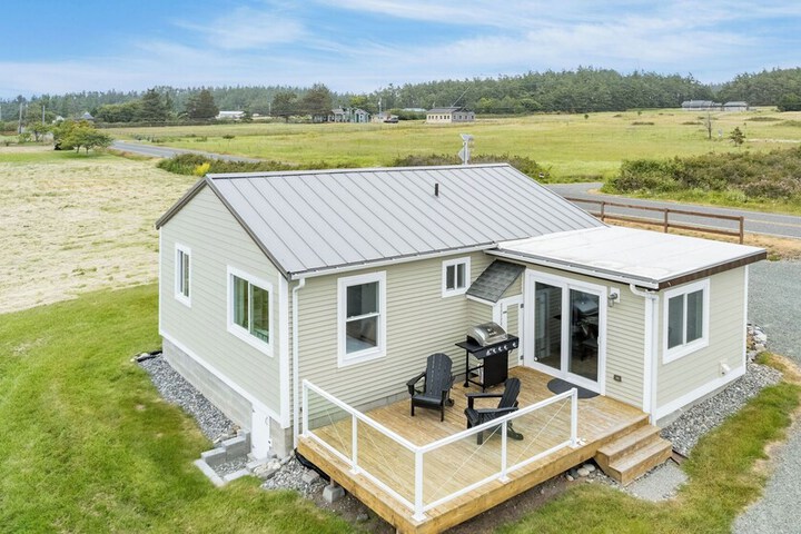Swan Lake Cottage by Avantstay Views + Firepit