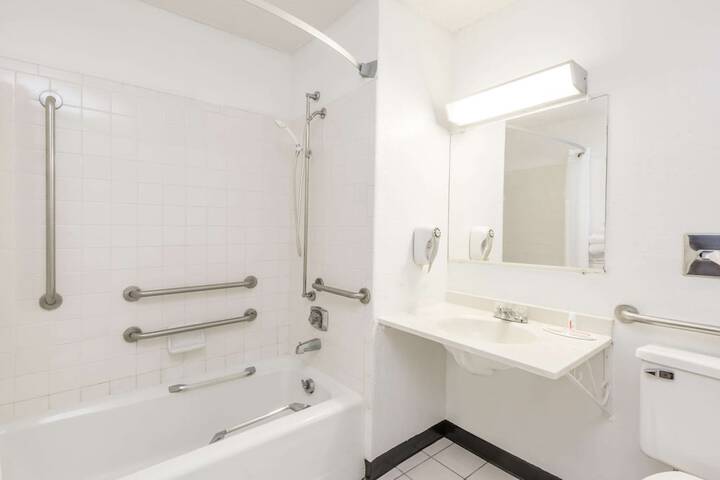 Room 6 of 14