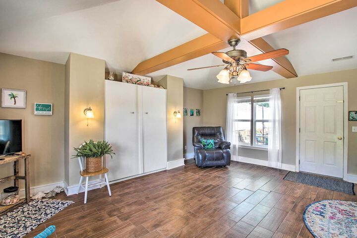 Cozy Ironton Cabin w / Shared Pool & Private Patio!