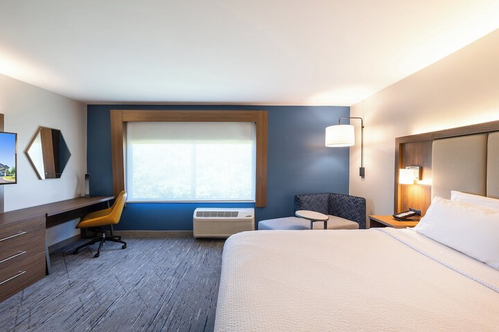 Holiday Inn Express & Suites Greenwood Mall by IHG