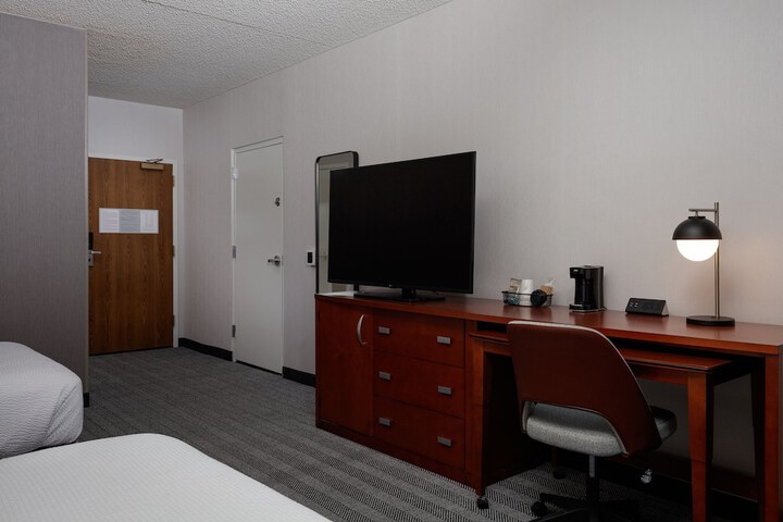 Room 26 of 40