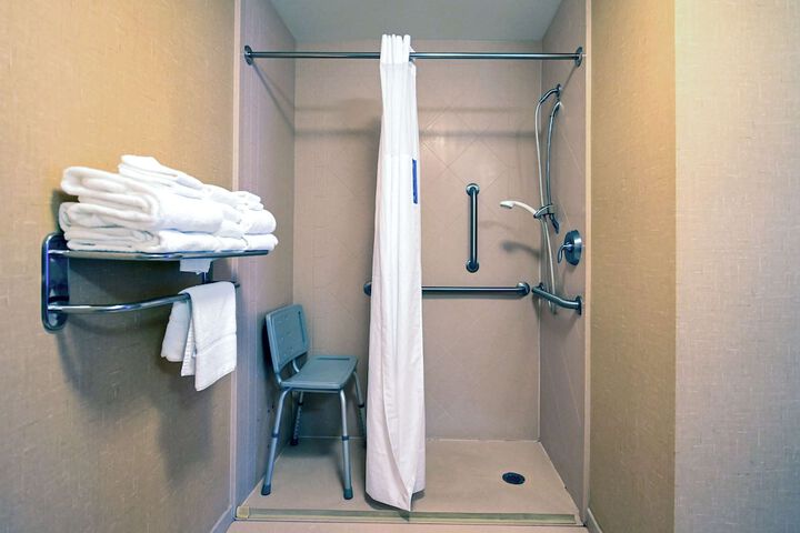 Room 10 of 24