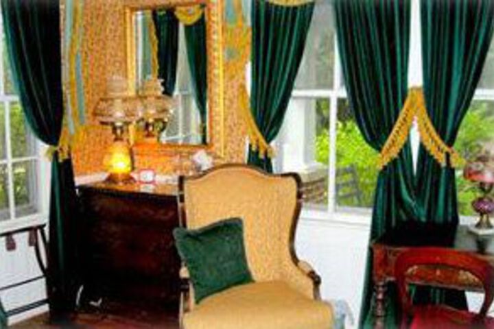 Lamplight Inn