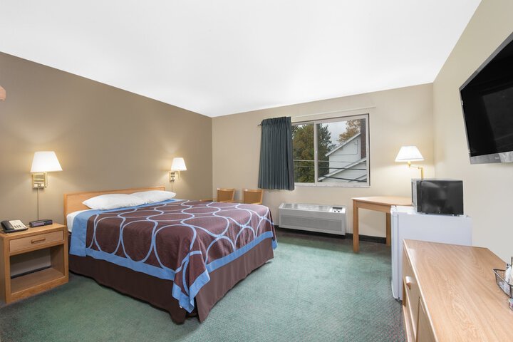 Room 9 of 15