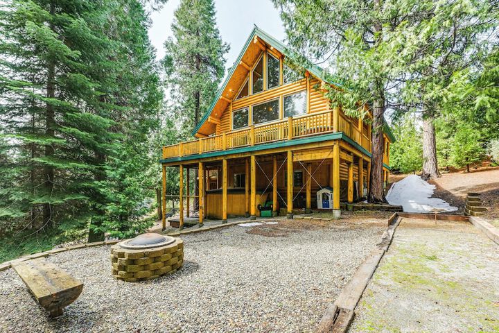 Mountain Cabin w / Hot Tub: 4 Mi to Shaver Lake!