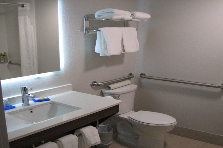 Room 33 of 46