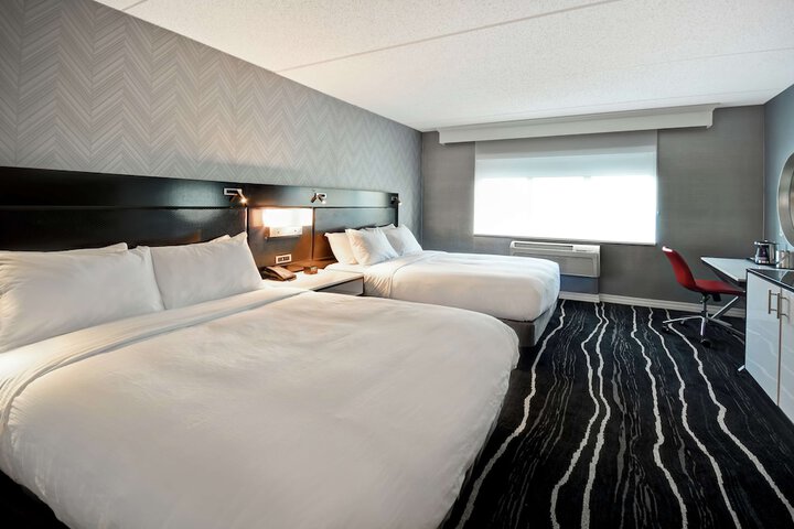 Room 18 of 102