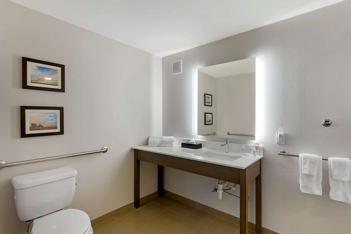 Room 9 of 36