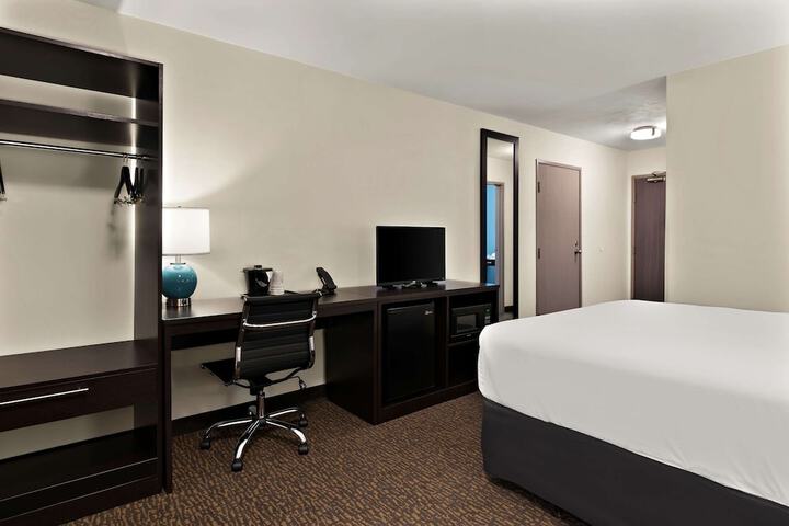 Room 28 of 77