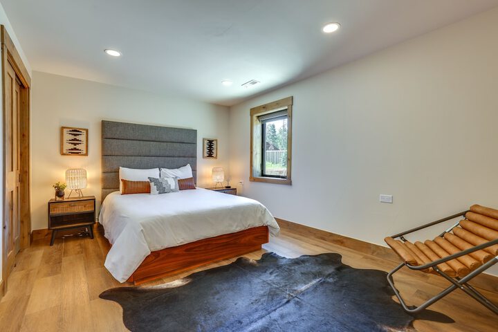 Updated Silverthorne Home w / Hot Tub & Mtn Views!